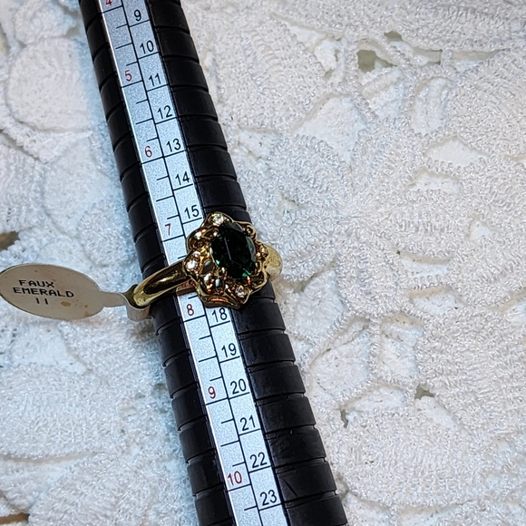 Vintage Elegant Gold Plated and Faux Emerald Green CZ Ring SIZE 7.5 - Picture 12 of 13